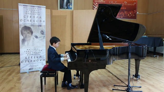 pianist Boris Trifonov plays Bach, Mozart & Schumann