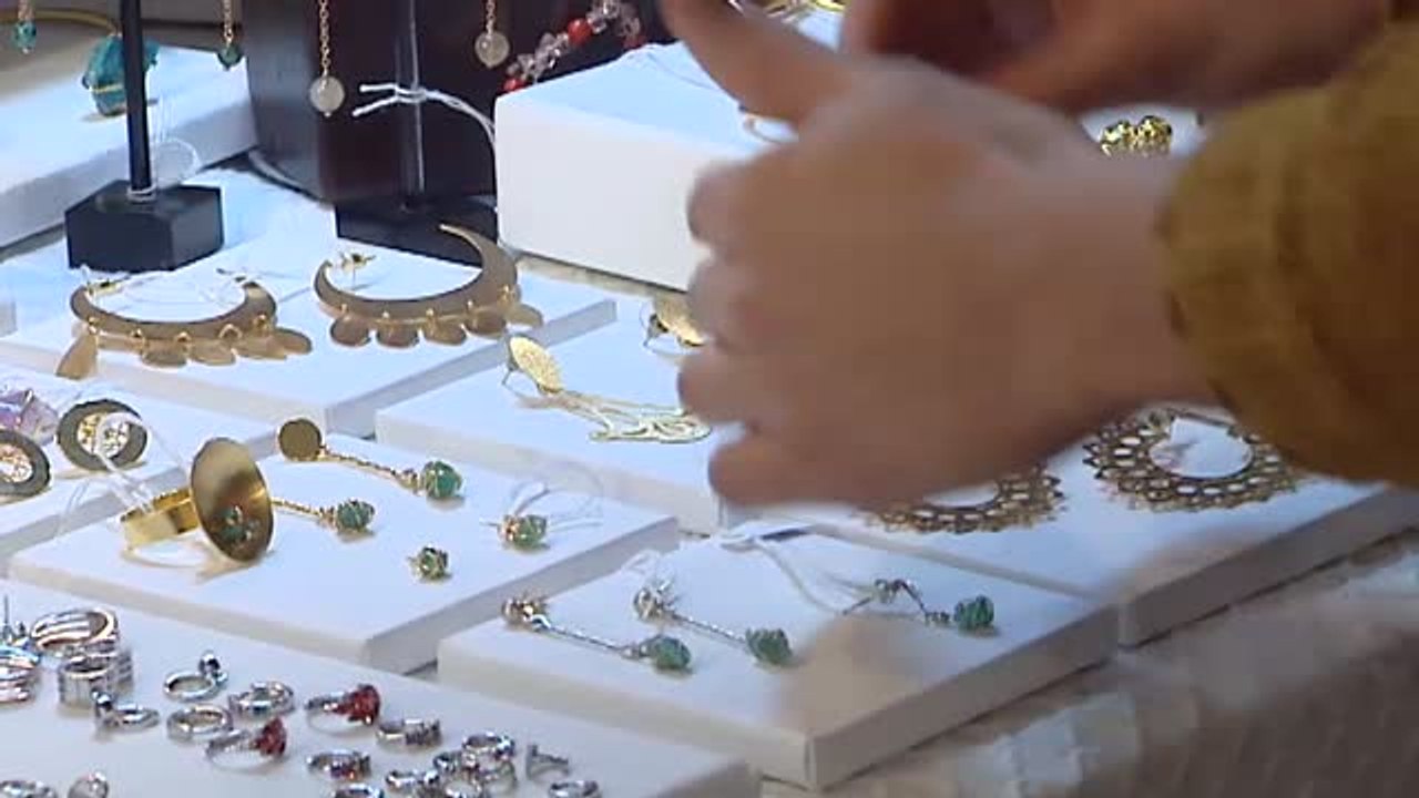 El espíritu navideño llega a los mercadillos artesanales