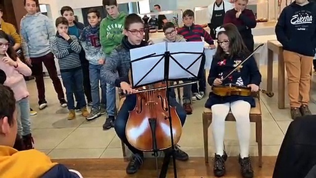 Breves Imagens do Concerto de Natal integrado no n/Convívio Natalício, da autoria do n/Guarda redes Duarte Semeão: Obrigado