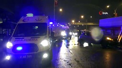 Diyarbakır'da otomobil orta refüje çarptı: 5 yaralı