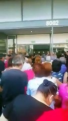 Cola de  jubilados para cobrar el bono de 5000 en el Banco Piano de Casanova