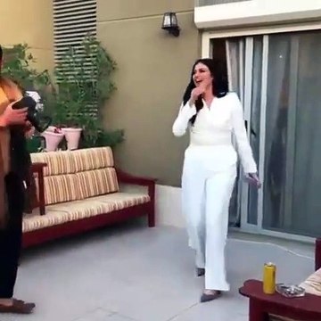 النظرة الاولى للعشاق.. أول لقطة من خطوبة هنادي مهني وأحمد خالد صالح