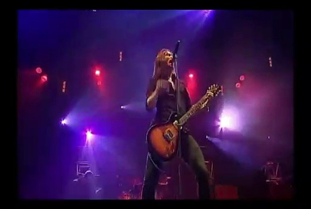 11. Alter Bridge - Blackbird LIVE