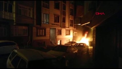 Park halindeki otomobil alev alev yandı o anlar kamerada
