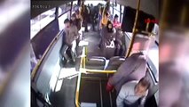 Otobüs şoförüne cep telefonu dayağı