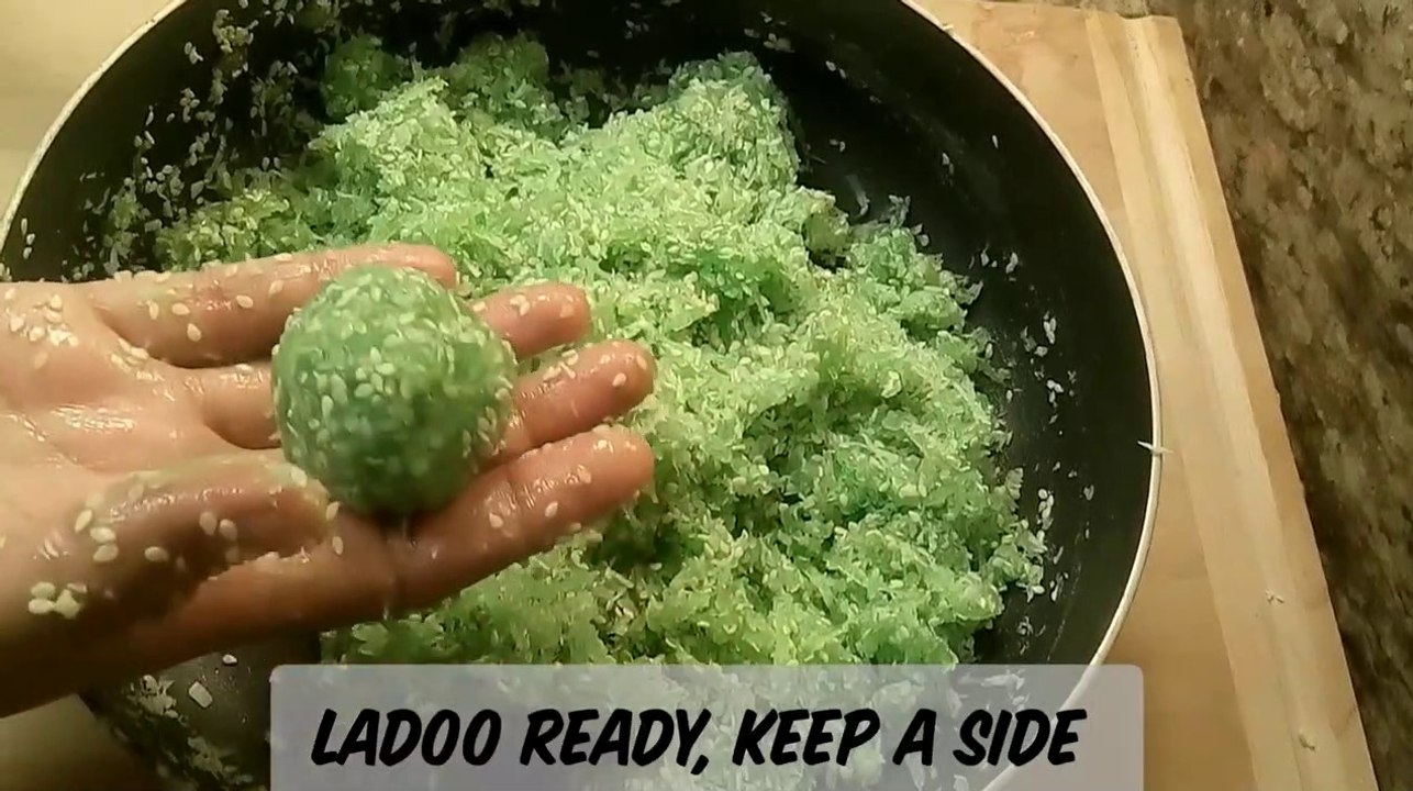 लौकी का टेस्टी लड्डू कैसे बनाये बिना मावा | Bottle Gourd Coconut Ladoo | instant sweets at home