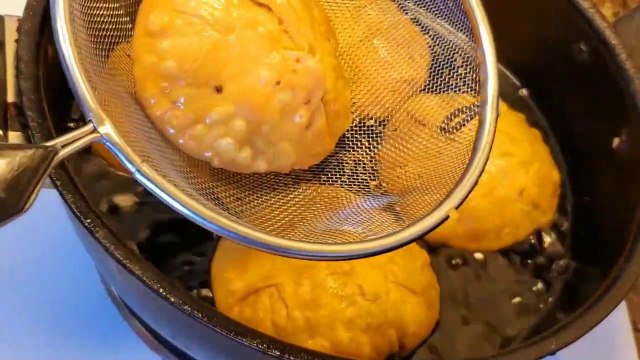 हलवाई जैसी खस्ता करारी मूंग दाल की कचोरियाँ | moong dal kachori recipe video| kachori recipe