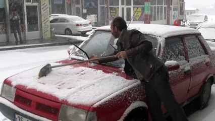 Ahlat’ta Yoğun Kar Yağışı Sürüyor