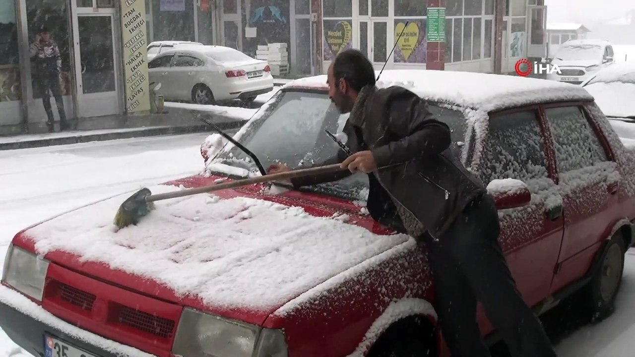 Ahlat’ta Yoğun Kar Yağışı Sürüyor