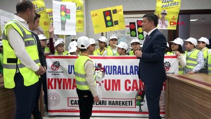 Öğrenciler, kazalara dikkat çekmek için trafik müfettişi oldu