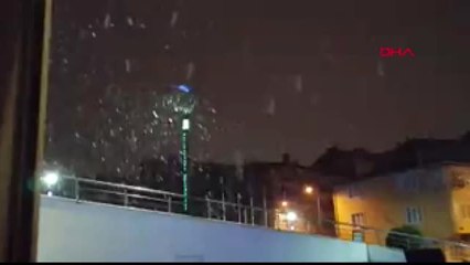 Sultangazi'de lapa lapa kar