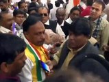 कांग्रेस स्थापना दिवस पर जश्न के रंग में भंग, आपस में भिड़े कांग्रेस कार्यकर्ता