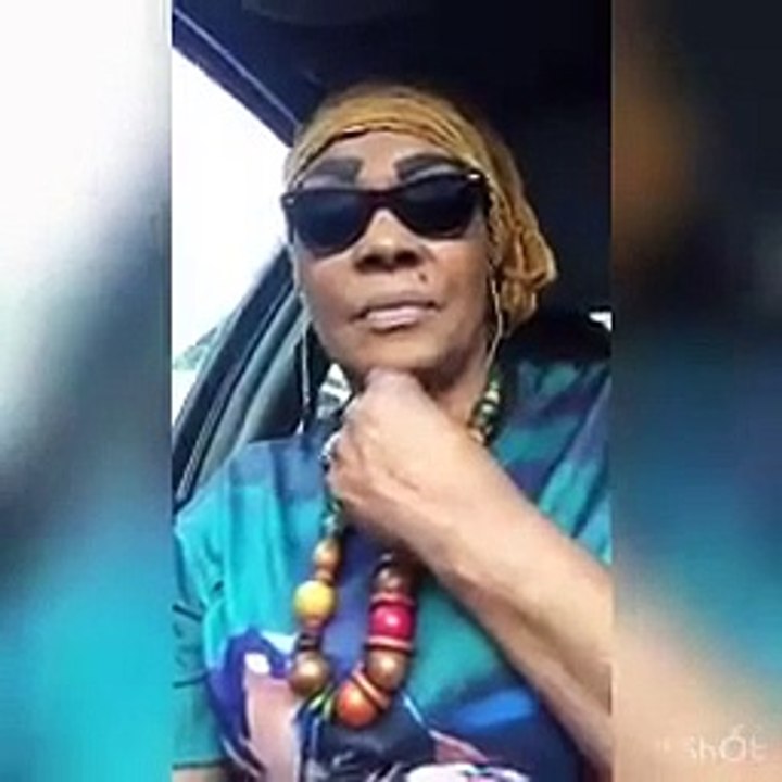 TINA GLAMOUR (Mère de DJ ARAFAT) en colère interpelle les autorités : "Je ne veux plus voir les fesses de quelqu'un surla tombe de mon fils..."