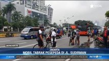Mobil Tabrak Rombongan Pesepeda di Jalan Sudirman