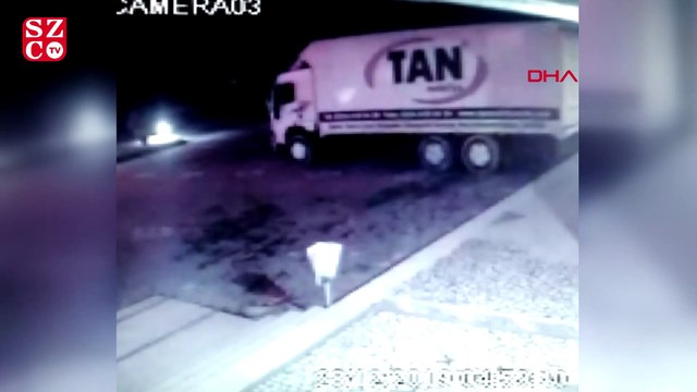 TIR mobilya mağazasına girdi