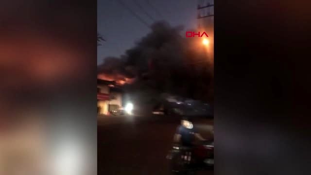 Filipinler'de havai fişek satan dükkanda yangın