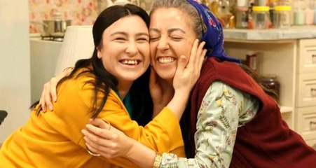 Oyuncu Yasemin Sakallığlu'nun milli araba videosu izleyicileri kahkahaya boğdu