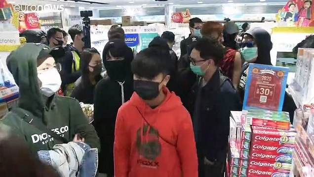 Hong Kong: continuano gli scontri, ma è impasse politica