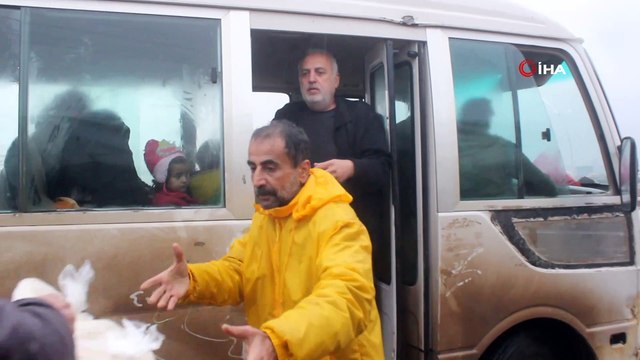 - İdlib'de siviller güvenli bölgelere kaçmaya devam ediyor