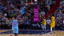لقطة: كرة سلّة: جونز جونيور يحلّق ويتخطّى هوليداي