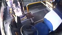 Otobüs şoförünün darbedilmesi araç kamerasına yansıdı - MERSİN
