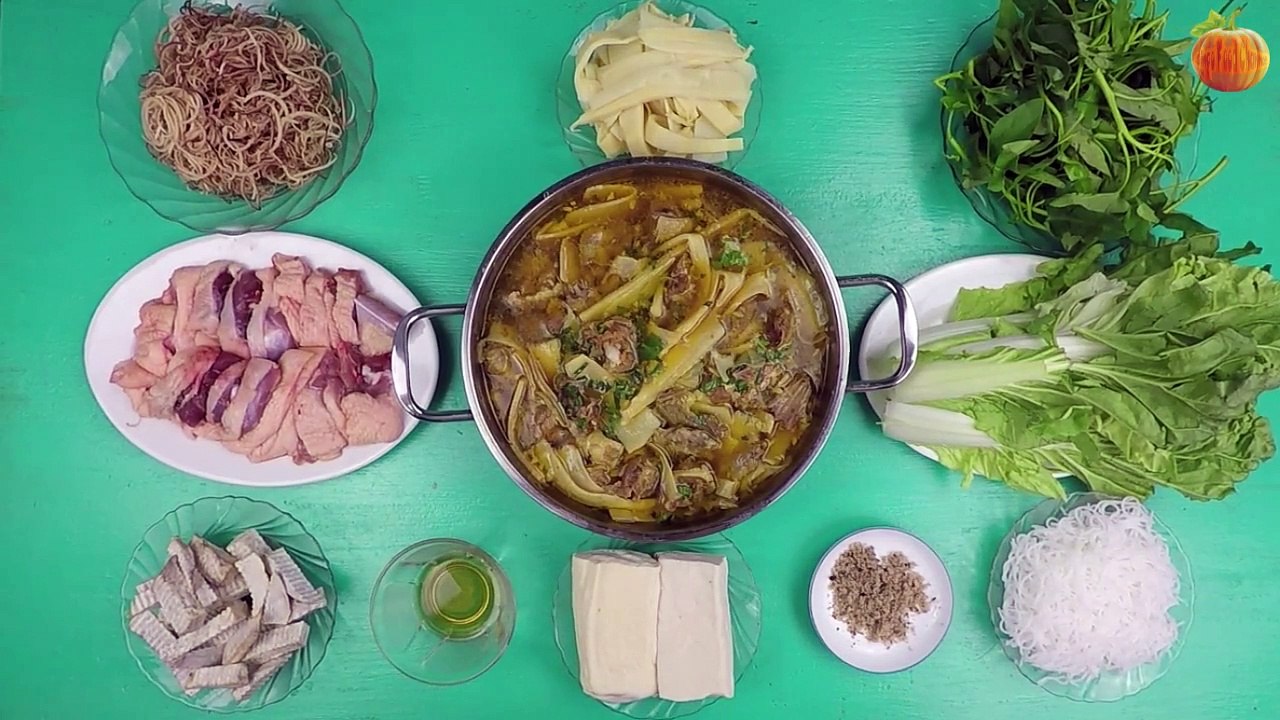 Lẩu vịt nấu măng cay