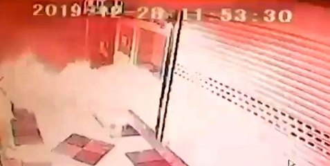 İzmir'de facianın eşiğinden dönülen patlama kamerada