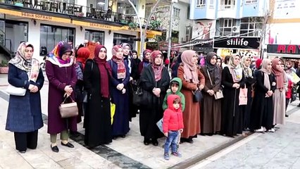 STK temsilcileri, İdlib'deki saldırılara tepki gösterdi - BATMAN