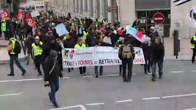 Valence : plus de 500 manifestants maintiennent toujours la pression