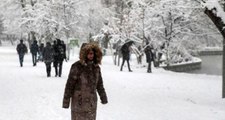 İstanbul'da beklenen kar yağışı başladı! Çatalca ve Silivri beyaza büründü