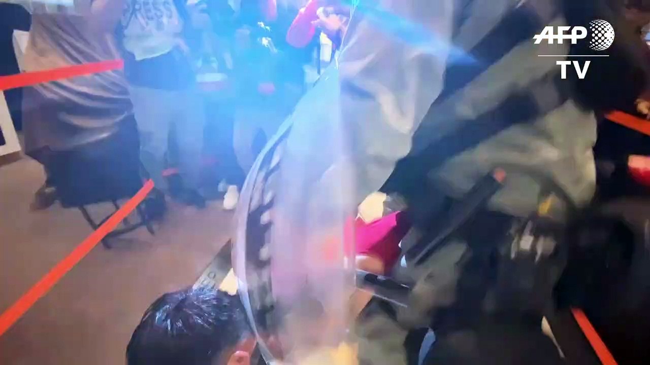 Quinze pessoas presas após confrontos em Hong Kong