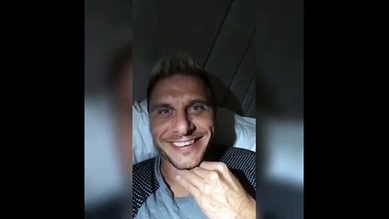 Joaquín arrasa con estos chistes desde la cama en una noche de insomnio