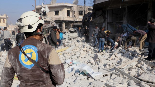 نزوح 250 ألف مدني من إدلب جراء استمرار قصف النظام السوري