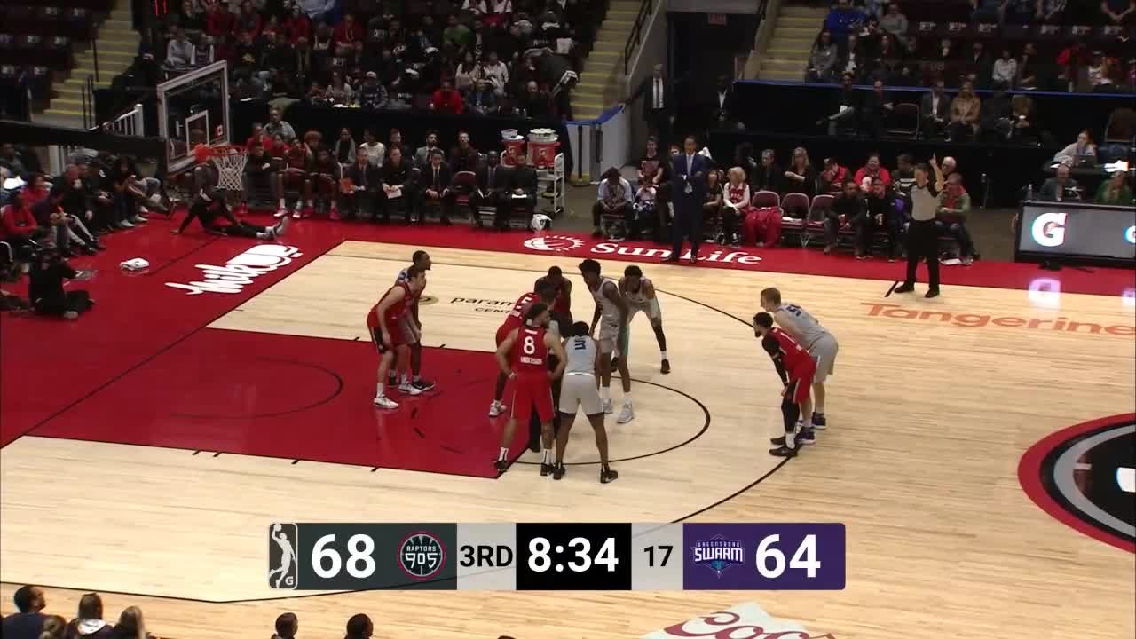 Justin Anderson throws it down!