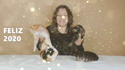 FELICITANDO EL NUEVO AÑO 2020 CON NUESTRA FOTO FAMILIAR MULTIESPECIE CAÓTICA ANUAL | LA GATA VEGANA