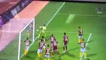 Jugador evita el gol de su propio equipo con esta insólita jugada