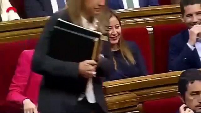 Alejandro Fernández a Torra Usted físicamente se parece mucho más a mí que a un saltador de pértiga noruego