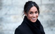 Meghan Markle cierra la puerta de su propio coche