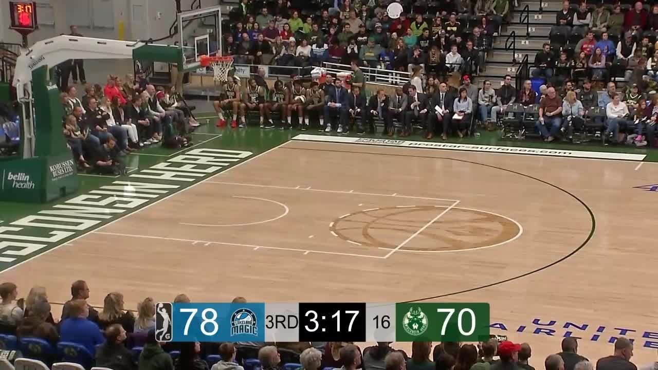 A bigtime dunk by BJ Johnson!
