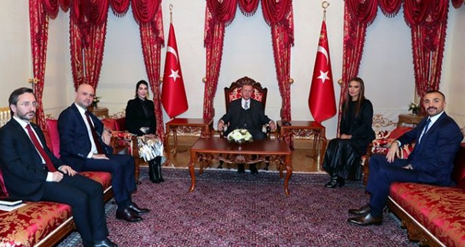 Demet Akalın ve Hande Yener, Cumhurbaşkanı Erdoğan'ı ziyaret etti