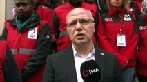 Türk Kızılay gönüllüleri ihtiyaç sahiplerinin evlerine gidiyor