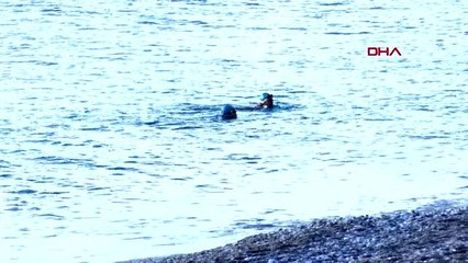 Antalyalılar zirvede kar, sahilde deniz keyfi yaptı