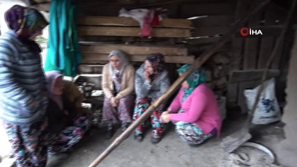 İmkansızlıklar nedeniyle tamamlanamayan cami için köylü kadınlar ekmek yapıp satıyor