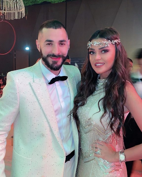 لين أبو شعر بإطلالة جريئة من العشرينات بحفل عيد ميلاد كريم بنزيمة الفخم