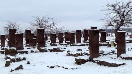 Tarihi Selçuklu Mezarlığı beyaza büründü