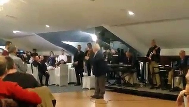 Doğu Perinçek ve Ethem Sancak Vatan Partisi'nin etkinliğinde türkü söyledi