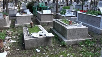 İzmir'de mezarlığa çirkin saldırı