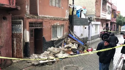 Çöken balkondan düşen kadın hafif yaralandı - ADANA