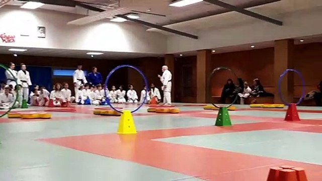 Parcours de plus en plus corsé pour les benjamins et poussins NOEL 2019