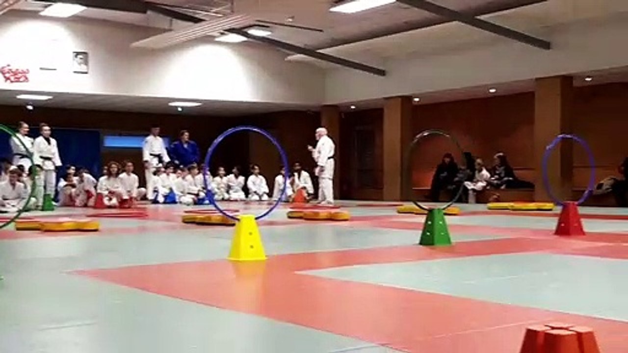 Parcours de plus en plus corsé pour les benjamins et poussins NOEL 2019